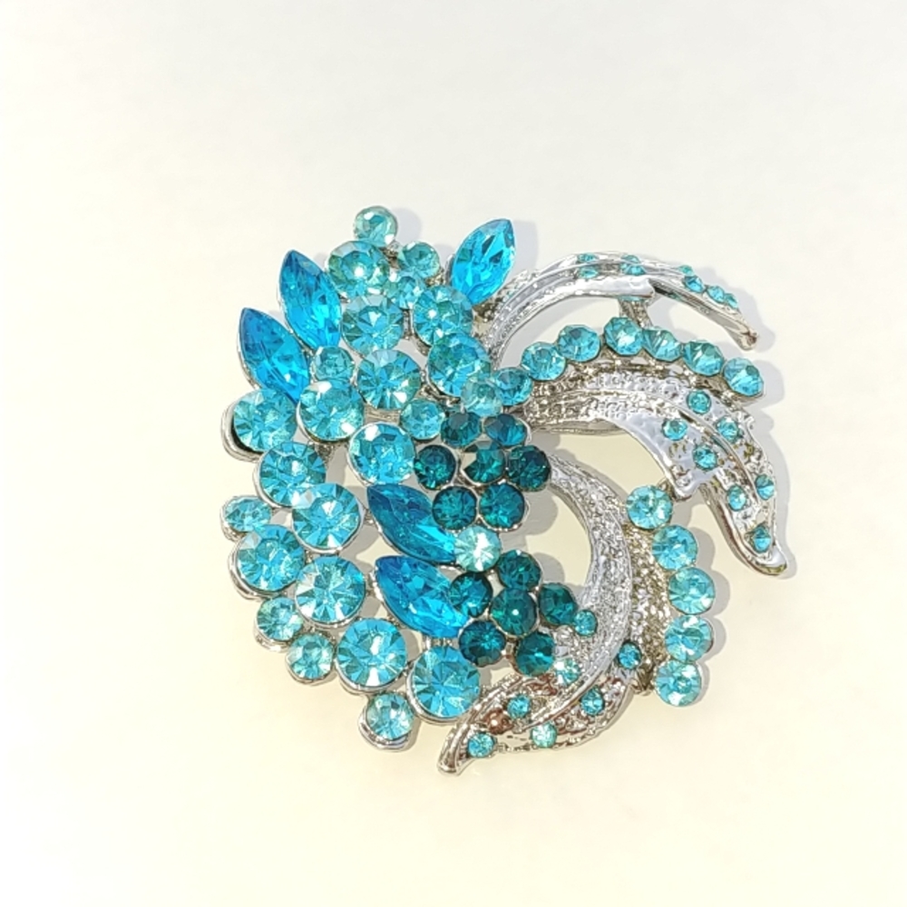 Brooch Aqua/turquoise floral NWT